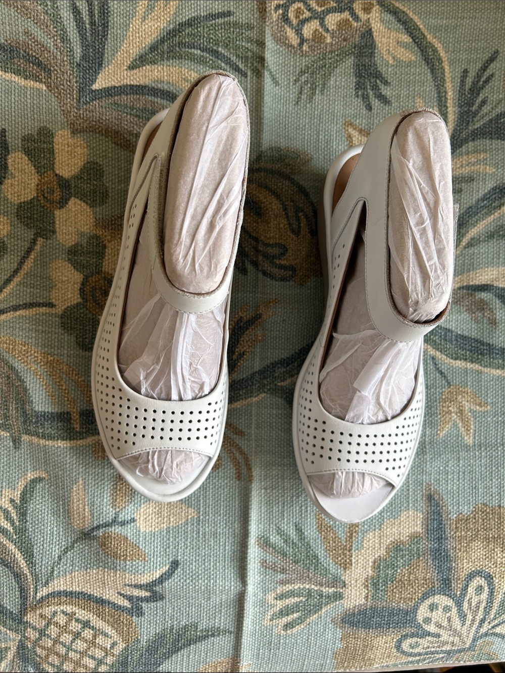 NWT- Clarks Leather Comfort Open-Toe Sandal-The Reedly Salene Sandal by Clarks